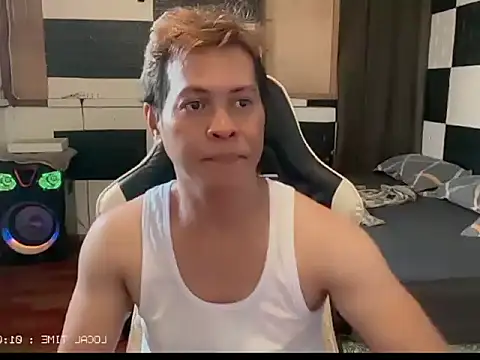 Snapshot of FuckMeeGUYS chatting on 07-02-26, 05:02 FuckMeeGUYS online show from 07-02-26, 05:02