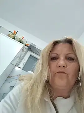 Divineblond online show from 04-13-26, 07:30