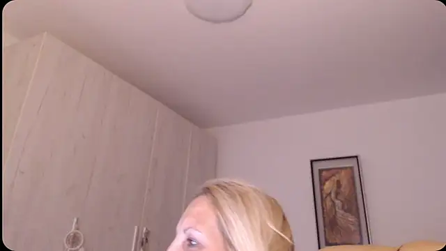 Snapshot of Divineblond chatting on 06-19-26, 10:24 Divineblond online show from 06-19-26, 10:24