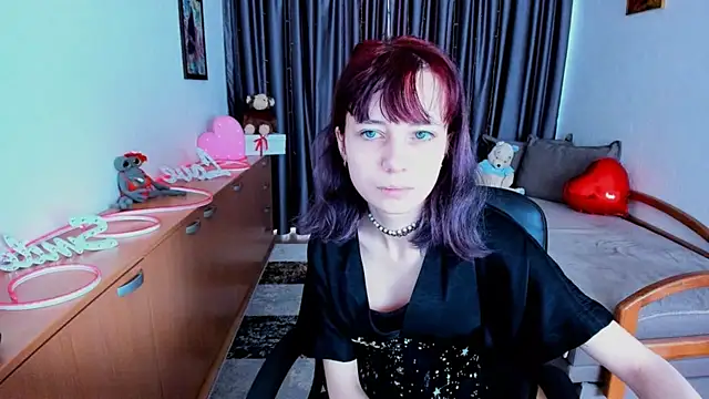 Snapshot of MiniLysii chatting on 05-24-26, 05:45 MiniLysii online show from 05-24-26, 05:45