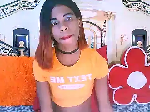 Snapshot of EbonySweetPeach chatting on 05-09-26, 05:45 EbonySweetPeach online show from 05-09-26, 05:45