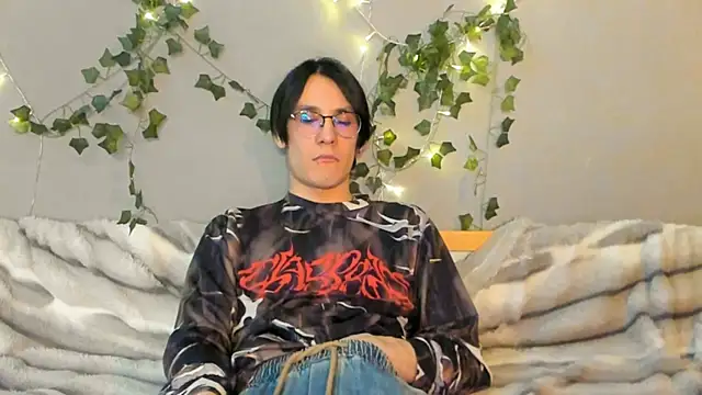 Snapshot of SolarFringe chatting on 05-16-26, 10:36 SolarFringe online show from 05-16-26, 10:36