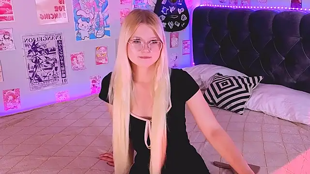 LunariaFox online show from 07-26-26, 02:46