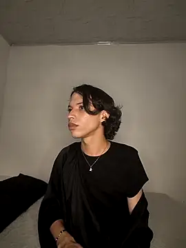 LONDON ROSE online show from 04-28-26, 10:15