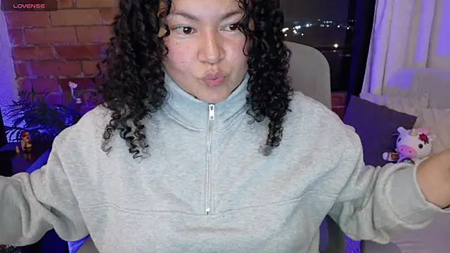 Snapshot of MissBronte chatting on 06-25-26, 01:49 MissBronte online show from 06-25-26, 01:49