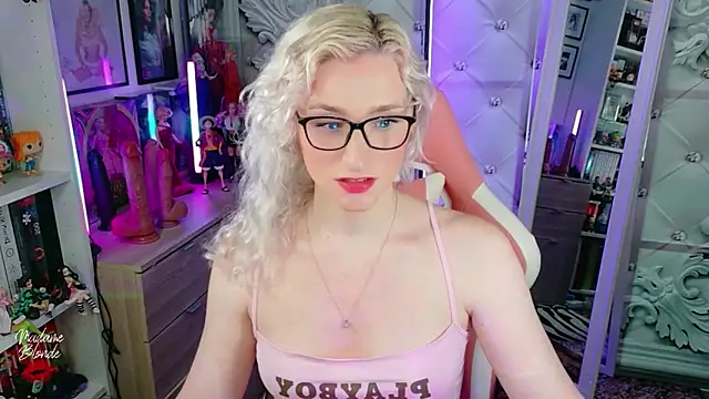 Snapshot of Madame_Blonde chatting on 06-03-26, 01:57 Madame Blonde online show from 06-03-26, 01:57