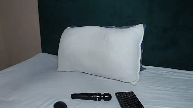 Snapshot of ShortyVibe27 chatting on 07-23-26, 04:54 ShortyVibe27 online show from 07-23-26, 04:54