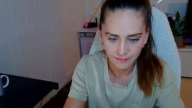 Snapshot of khalessi13 chatting on 06-27-26, 10:26 khalessi13 online show from 06-27-26, 10:26