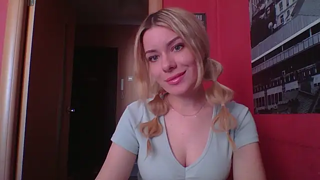 Snapshot of Softy_Aura_ chatting on 05-18-26, 09:59 Softy Aura online show from 05-18-26, 09:59