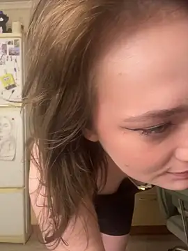 Snapshot of BettyRussian chatting on 05-04-26, 04:47 BettyRussian online show from 05-04-26, 04:47