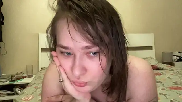 Snapshot of BettyRussian chatting on 06-18-26, 03:38 BettyRussian online show from 06-18-26, 03:38