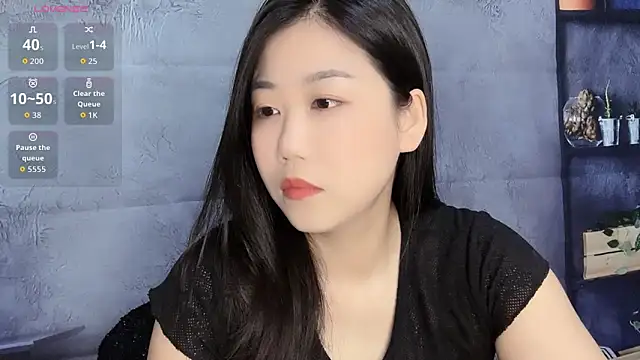 Snapshot of F-Yuwei chatting on 04-30-26, 12:44 F-Yuwei online show from 04-30-26, 12:44