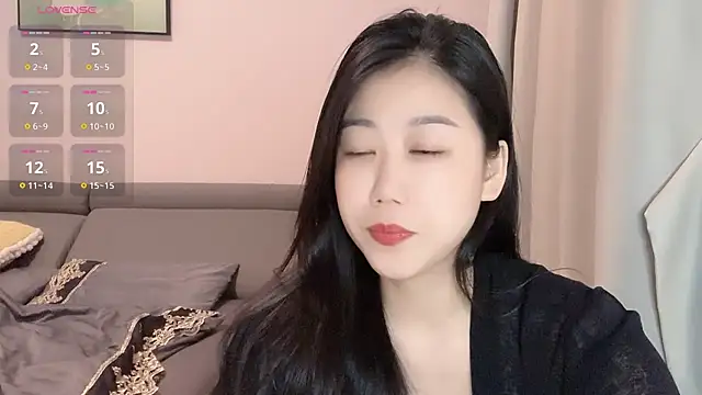 Snapshot of F-Yuwei chatting on 05-27-26, 02:36 F-Yuwei online show from 05-27-26, 02:36