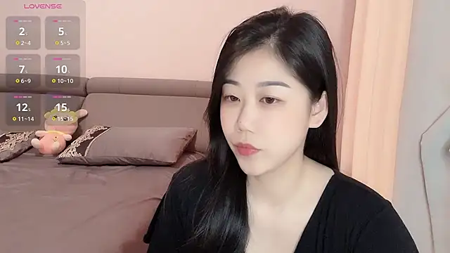Snapshot of F-Yuwei chatting on 06-08-26, 07:53 F-Yuwei online show from 06-08-26, 07:53