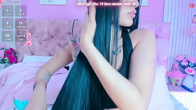 Ariana west  online show from 05-25-26, 12:55