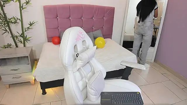 Snapshot of Hinaa_XXX chatting on 07-15-26, 08:03 Hinaa XXX online show from 07-15-26, 08:03