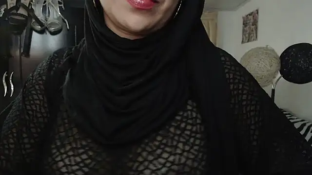 Snapshot of nadia__abaud chatting on 12-27-24, 08:24 nadia abaud online show from 12-27-24, 08:24