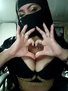 Snapshot of nadia__abaud chatting on 03-10-25, 11:27 nadia abaud online show from 03-10-25, 11:27
