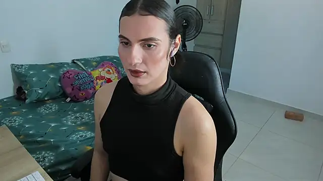 Snapshot of _shantallskinny_ chatting on 06-13-26, 03:59 shantallskinny online show from 06-13-26, 03:59