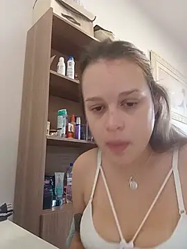 Snapshot of LunnaKitten chatting on 07-21-26, 04:42 LunnaKitten online show from 07-21-26, 04:42