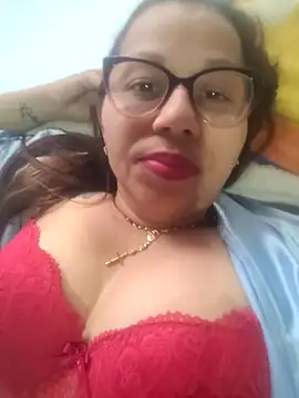 Snapshot of Ladymilf12 chatting on 05-06-26, 06:24 Ladymilf12 online show from 05-06-26, 06:24