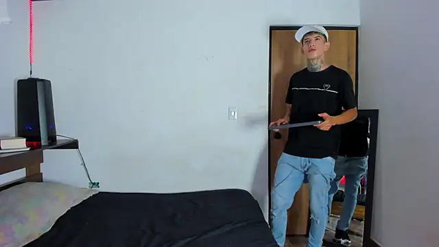 Darwinstark  online show from 04-27-26, 08:18