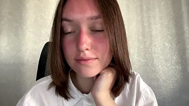 LisaSunrise online show from 05-02-26, 01:32