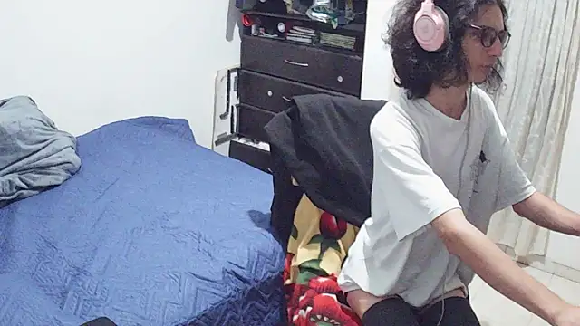 hxxyro1 online show from 04-28-26, 04:06