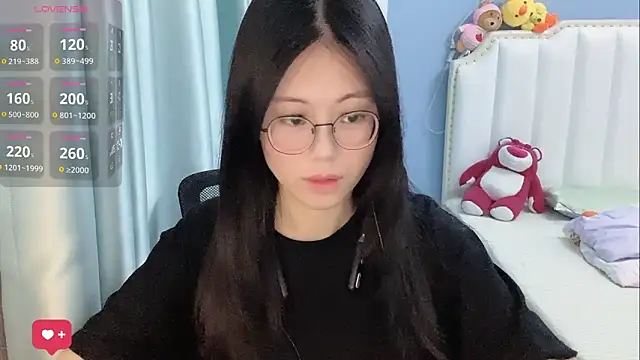 Snapshot of Luna-666 chatting on 05-10-26, 04:01 Luna-666 online show from 05-10-26, 04:01