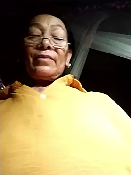 Snapshot of mouth22 chatting on 06-07-26, 01:43 mouth22 online show from 06-07-26, 01:43