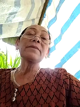 Snapshot of mouth22 chatting on 06-11-26, 12:54 mouth22 online show from 06-11-26, 12:54