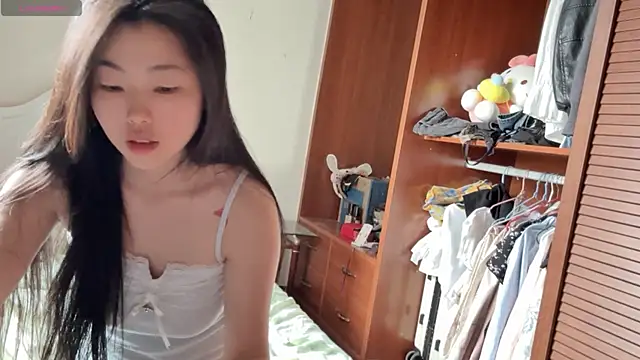 Snapshot of XIAOnaimao-001 chatting on 07-06-26, 03:25 XIAOnaimao-001 online show from 07-06-26, 03:25