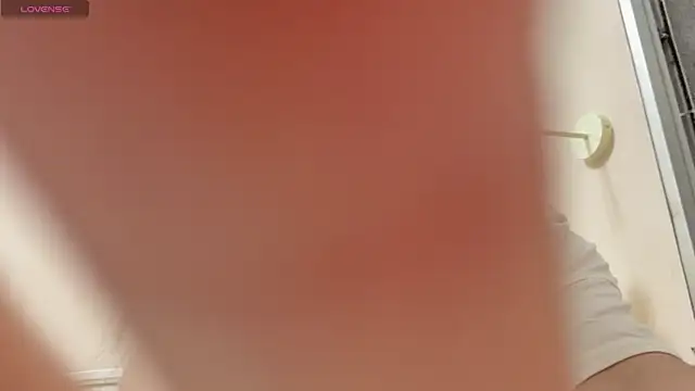 Snapshot of XIAOnaimao-001 chatting on 07-19-26, 01:31 XIAOnaimao-001 online show from 07-19-26, 01:31