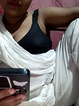 Snapshot of Gulapi_N chatting on 06-03-26, 02:33 Gulapi N online show from 06-03-26, 02:33