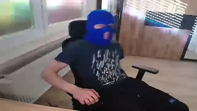 Snapshot of BadBoyMasked chatting on 04-29-26, 05:06 BadBoyMasked online show from 04-29-26, 05:06