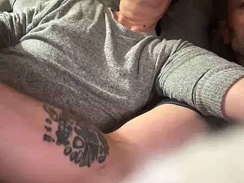 Snapshot of susitanito chatting on 03-04-25, 03:11 susitanito online show from 03-04-25, 03:11