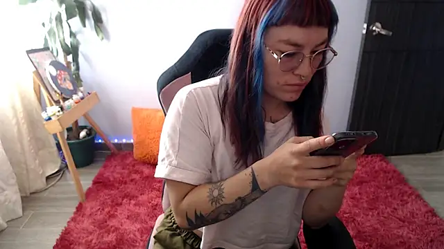 Snapshot of Nyxie8 chatting on 05-18-26, 02:12 Nyxie8 online show from 05-18-26, 02:12
