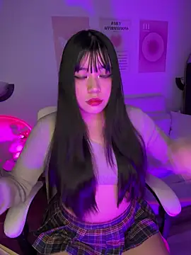 Snapshot of iEmily_ chatting on 06-11-26, 02:44 iEmily online show from 06-11-26, 02:44