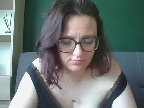 sensual paris online show from 05-26-26, 05:25