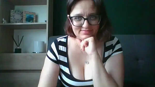 Snapshot of sensual_paris chatting on 07-14-26, 05:23 sensual paris online show from 07-14-26, 05:23