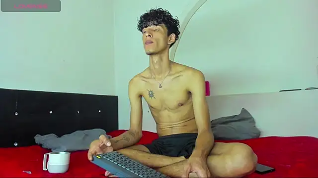 liammendoza98 online show from 04-27-26, 12:03