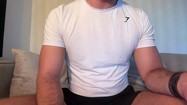 Snapshot of gymshrk chatting on 04-30-26, 04:52 gymshrk online show from 04-30-26, 04:52