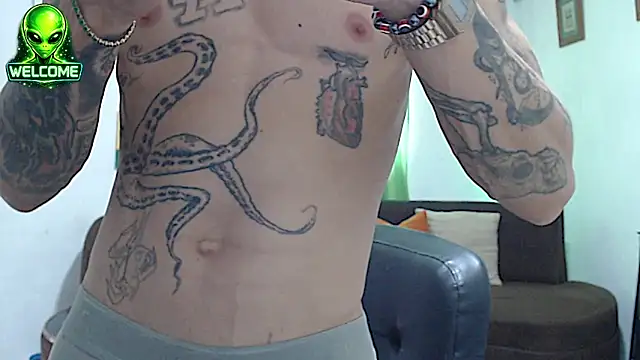 Snapshot of alpha_zom chatting on 06-19-26, 04:55 alpha zom online show from 06-19-26, 04:55