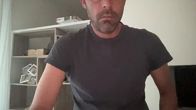 Snapshot of Riccardo86xx chatting on 04-28-26, 03:55 Riccardo86xx online show from 04-28-26, 03:55