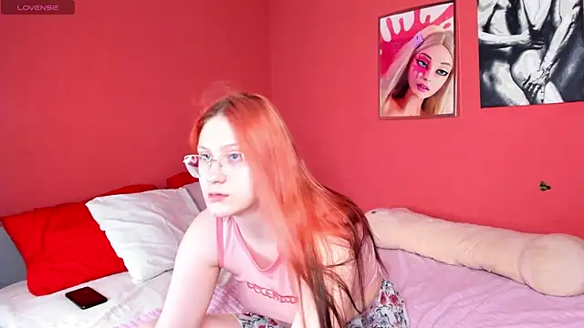 Snapshot of Queen_Milena chatting on 06-29-26, 03:02 Queen Milena online show from 06-29-26, 03:02