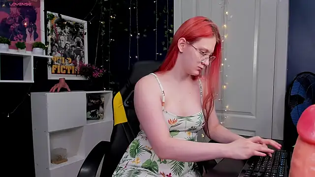 Snapshot of Queen_Milena chatting on 07-13-26, 02:58 Queen Milena online show from 07-13-26, 02:58