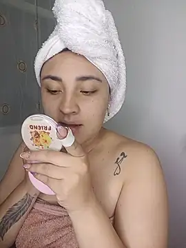 Snapshot of -brendda- chatting on 07-12-26, 03:30 -brendda- online show from 07-12-26, 03:30
