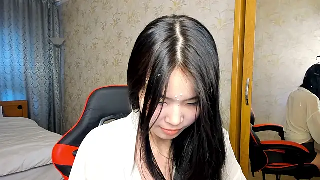 Snapshot of Akiba_cute chatting on 05-19-26, 12:22 Akiba cute online show from 05-19-26, 12:22