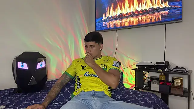 Snapshot of SexxxySquirterStev777 chatting on 05-12-26, 12:35 SexxxySquirterStev777 online show from 05-12-26, 12:35