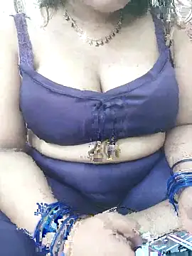 Snapshot of HD_Queen_69 chatting on 06-16-26, 09:17 HD Queen 69 online show from 06-16-26, 09:17